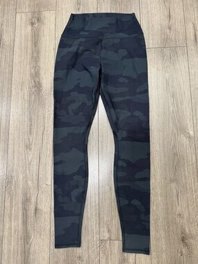 ALO yoga High-Waist Camo Vapor Legging Sz M